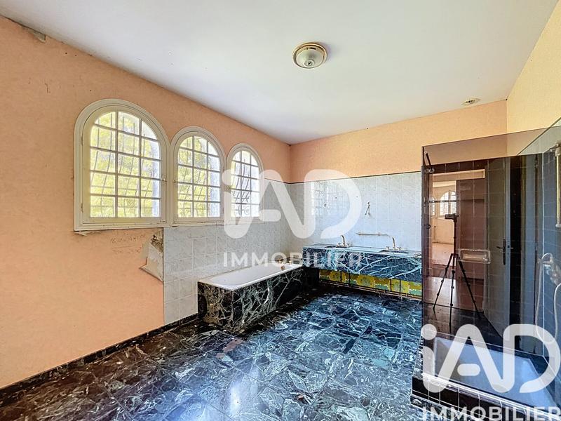 Maison - 305 m² - 8 pièces