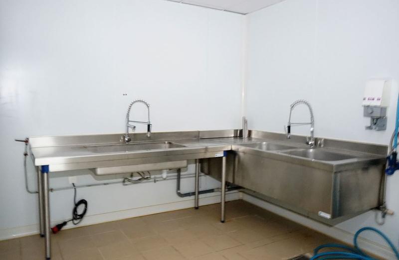 Local commercial - 250 m² - 12 pièces