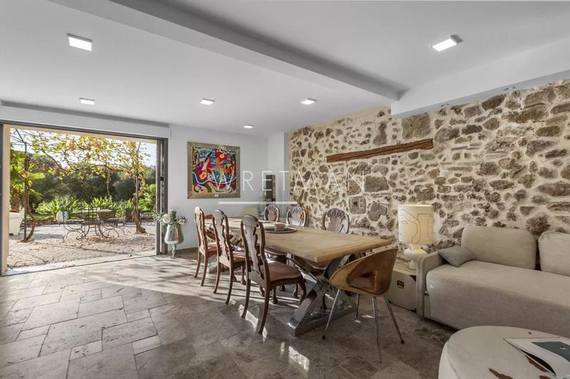 Propriété - 300 m² - 9 pièces