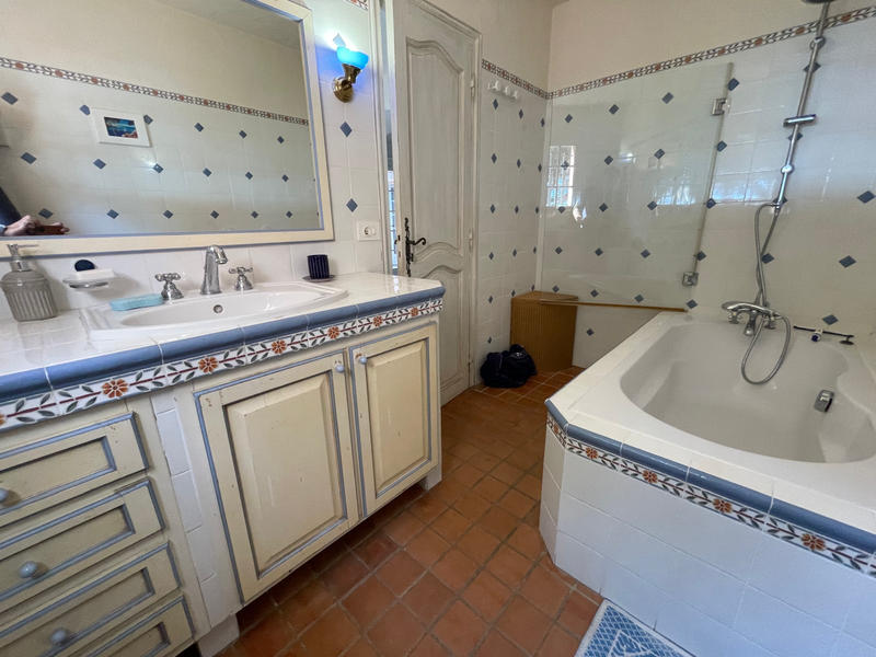 Propriété - 250 m² - 10 pièces