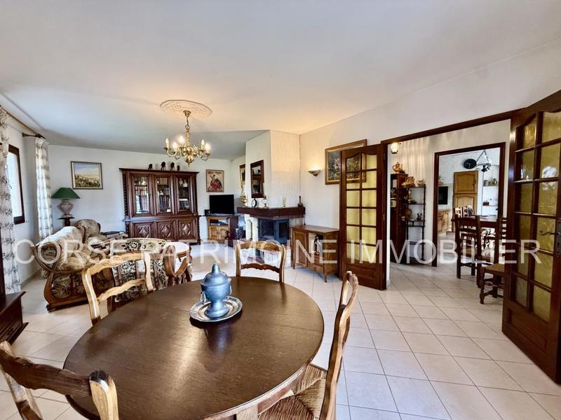 Maison - 225 m² - 12 pièces