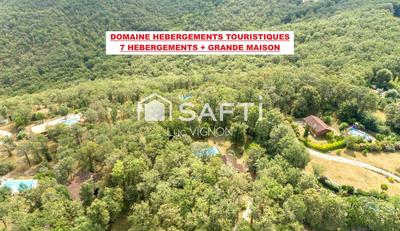 Maison - 596 m² - 32 pièces