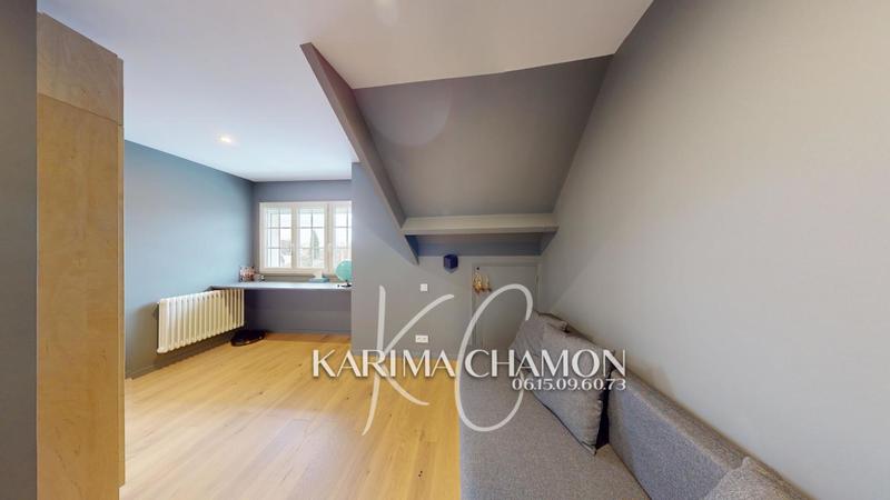 Pavillon - 240 m² - 6 pièces