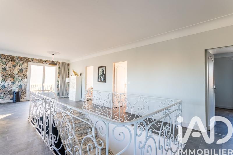 Maison - 208 m² - 8 pièces