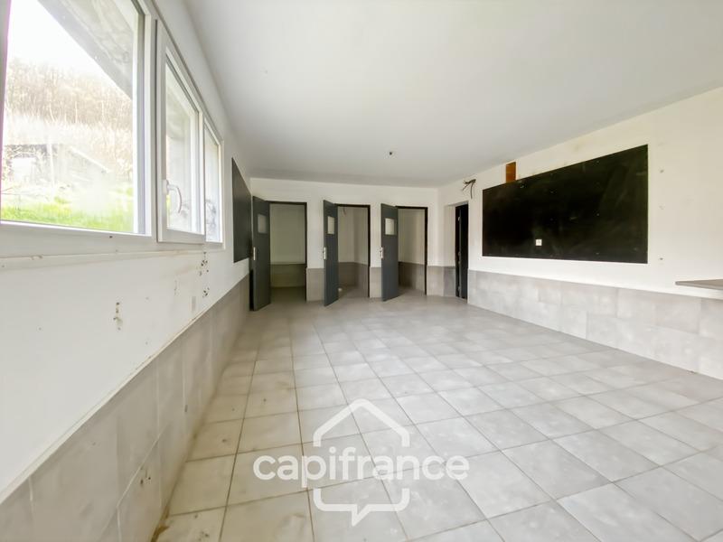 Maison - 220 m² - 8 pièces