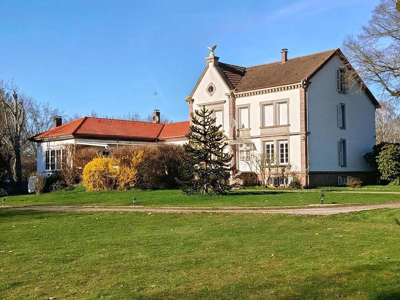 Maison - 761 m² - 16 pièces