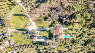 Maison - 390 m² - 12 pièces