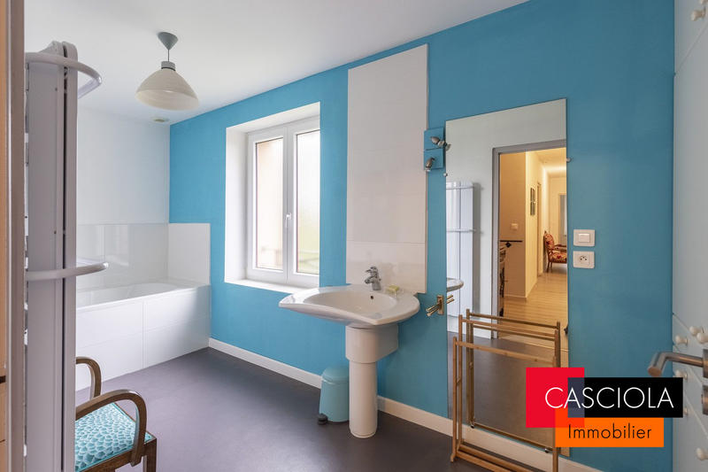 Maison - 318 m² - 8 pièces