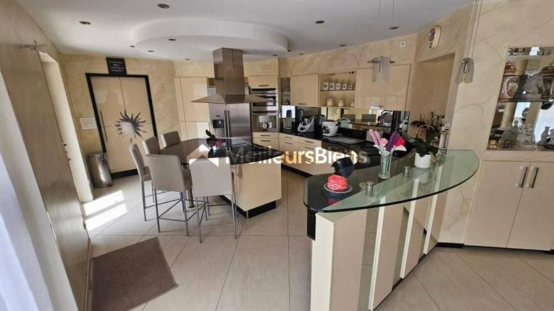 Propriété - 450 m² - 10 pièces