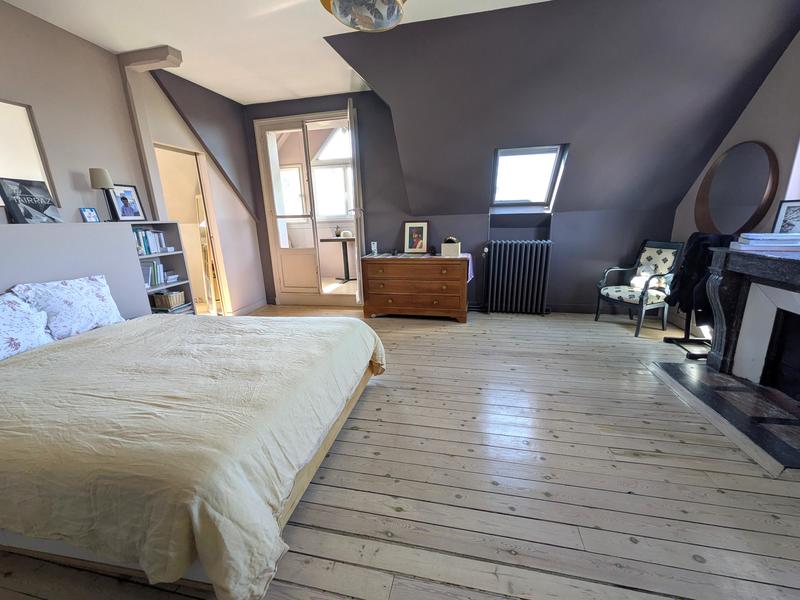 Maison - 205 m² - 9 pièces