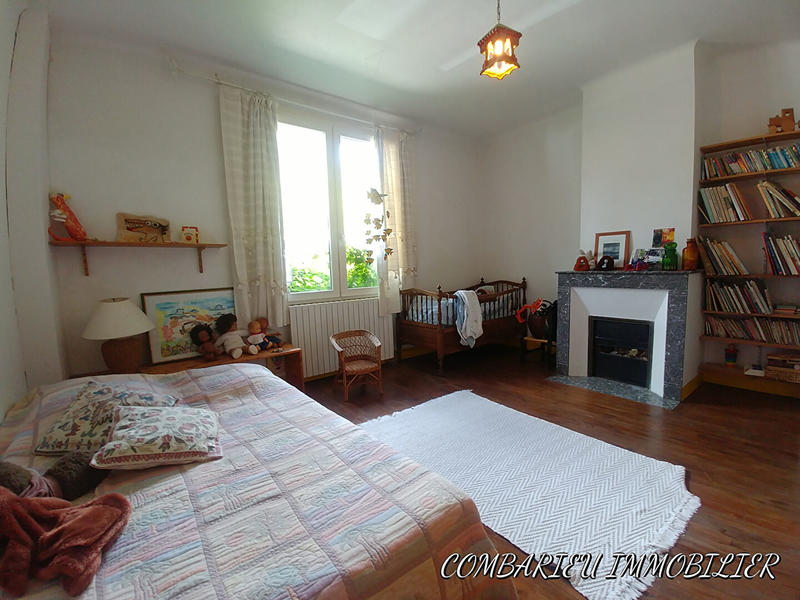 Maison - 220 m² - 9 pièces