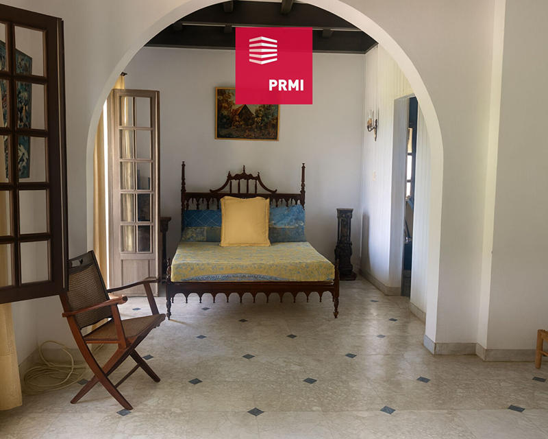 Maison - 250 m² - 6 pièces