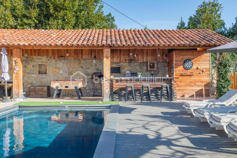 Mas - 284 m² - 6 pièces