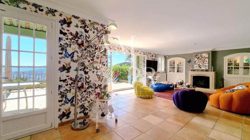 Maison - 273 m² - 7 pièces