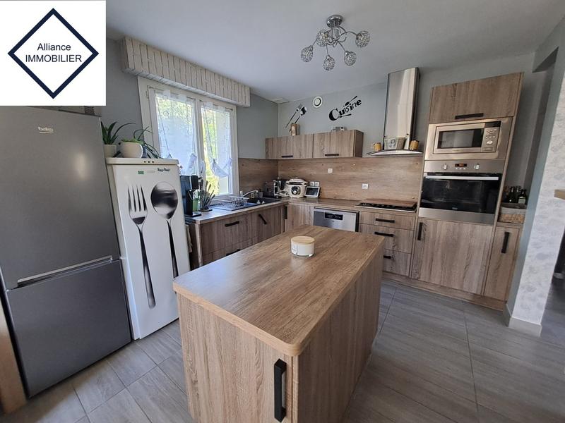 Maison - 137 m² - 9 pièces