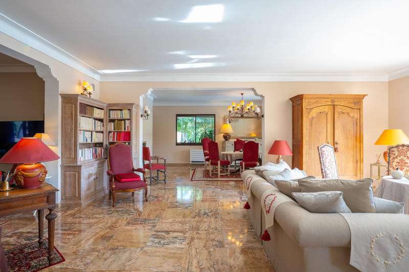 Villa - 300 m² - 8 pièces