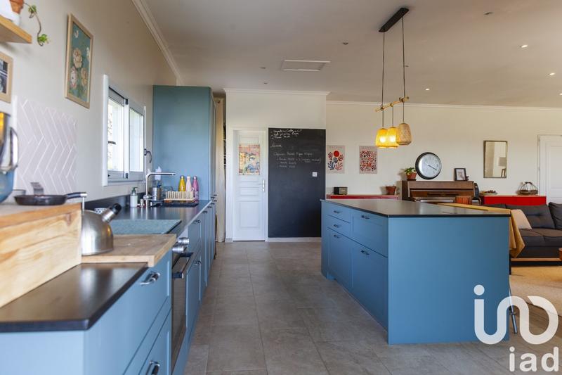 Maison - 240 m² - 8 pièces