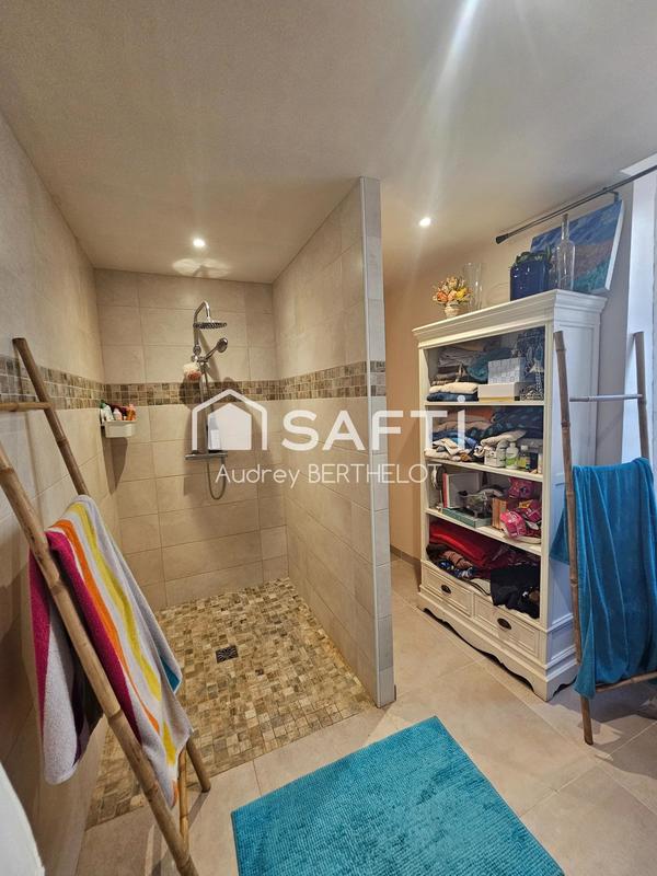 Maison - 256 m² - 8 pièces