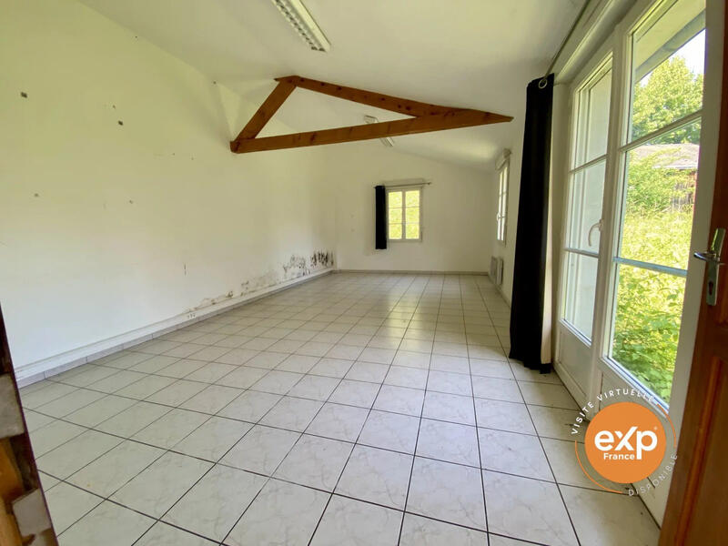 Maison traditionnelle - 180 m² - 10 pièces