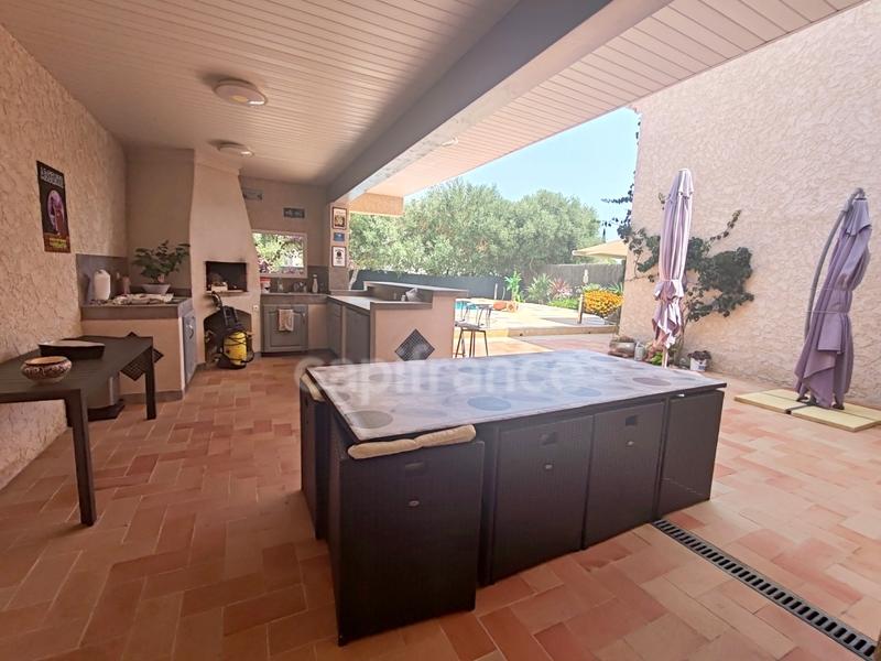 Maison - 220 m² - 7 pièces