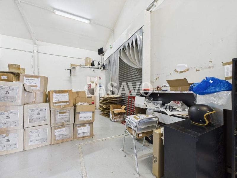 Local commercial - 683 m²