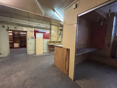 Local commercial - 94 m² - 4 pièces