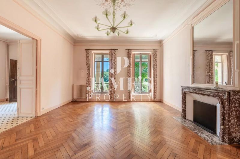 Maison - 510 m² - 16 pièces