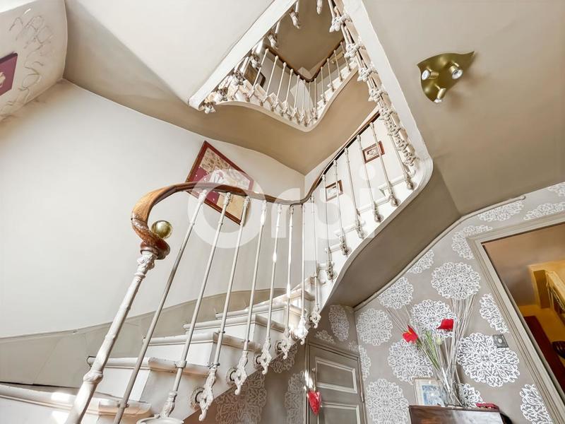 Maison - 203 m² - 7 pièces