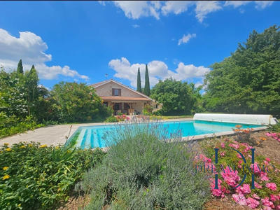 Maison - 263 m² - 7 pièces