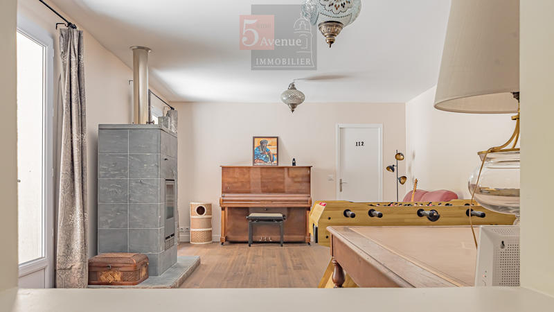 Maison - 212 m² - 9 pièces