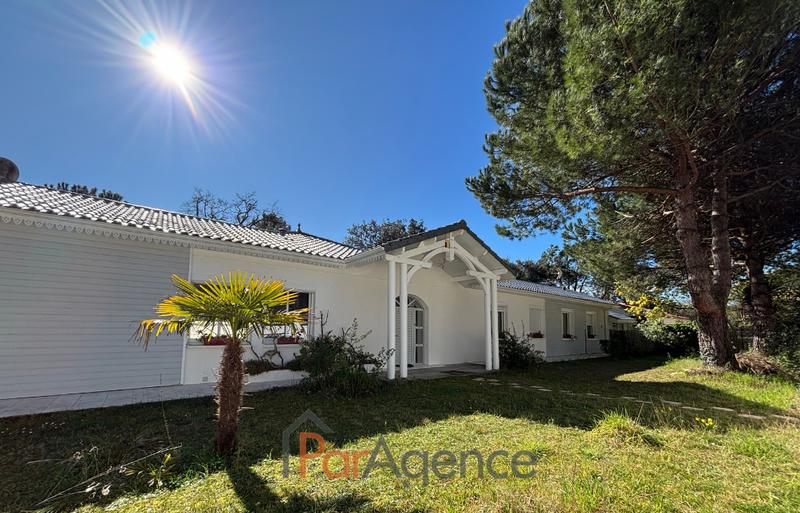 Maison - 235 m² - 6 pièces