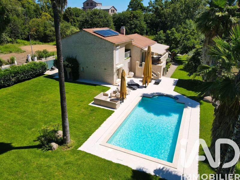 Maison - 167 m² - 8 pièces