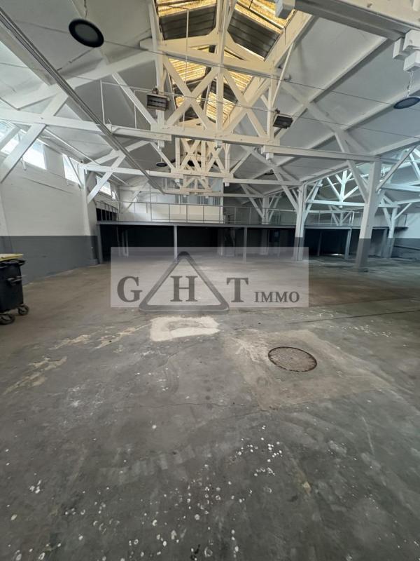 Entrepôt - 874 m²