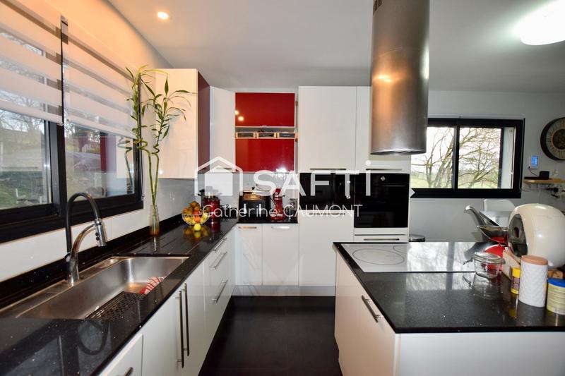 Maison - 212 m² - 8 pièces