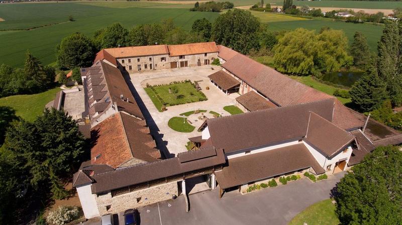 Ferme - 3 000 m² - 21 pièces