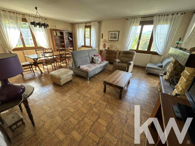 Maison - 233 m² - 8 pièces