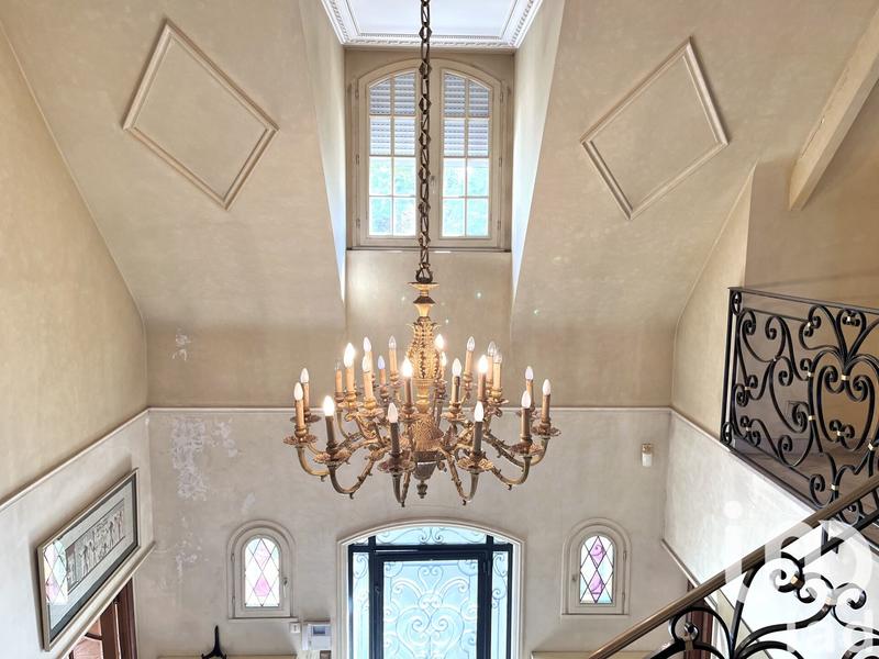 Maison - 334 m² - 9 pièces