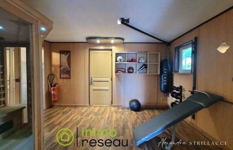 Maison - 190 m² - 8 pièces