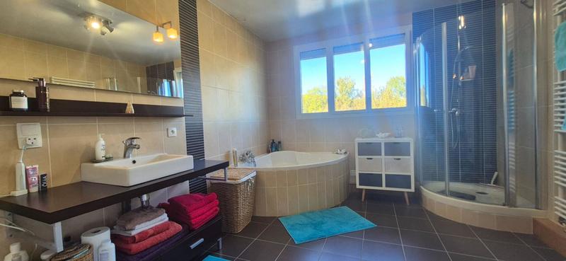 Maison - 230 m² - 8 pièces