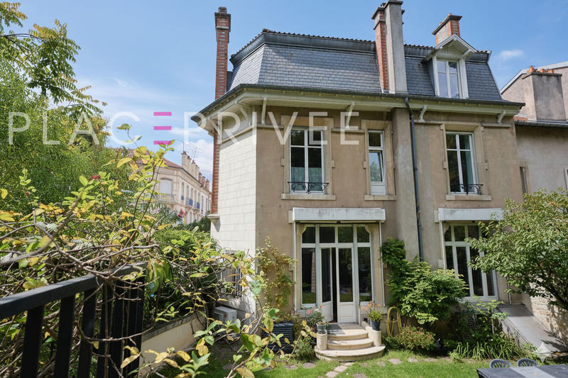Maison - 224 m² - 13 pièces