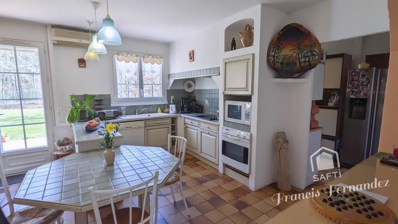 Maison - 220 m² - 6 pièces