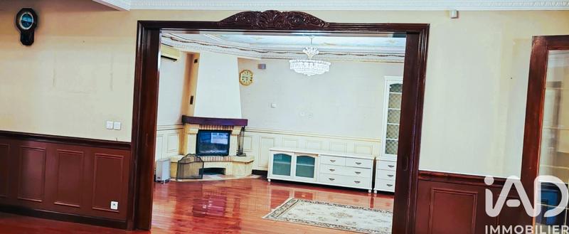 Maison - 300 m² - 12 pièces