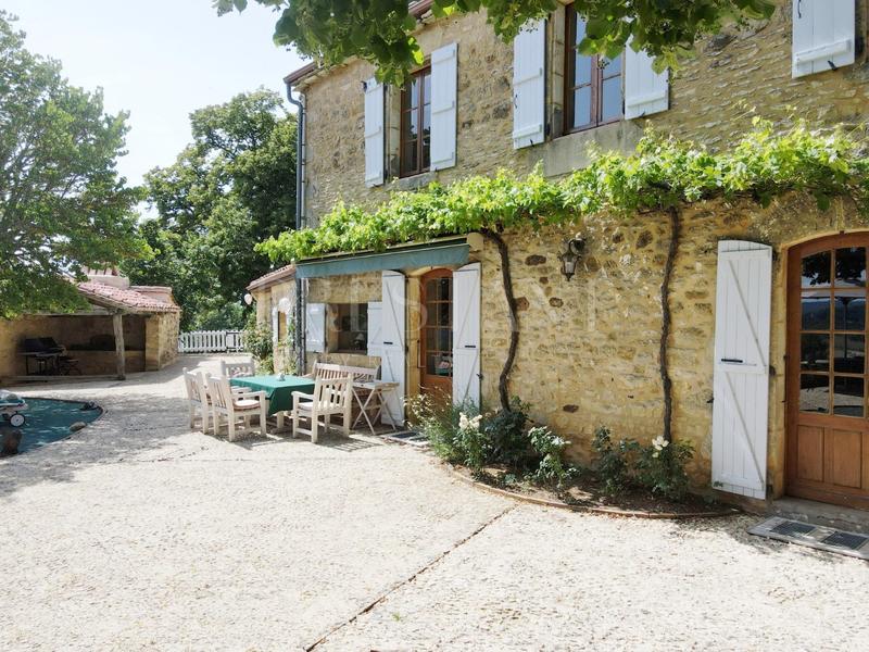 Demeure - 248 m² - 10 pièces