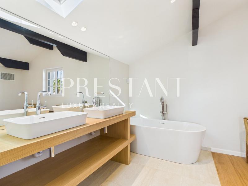 Maison - 290 m² - 8 pièces