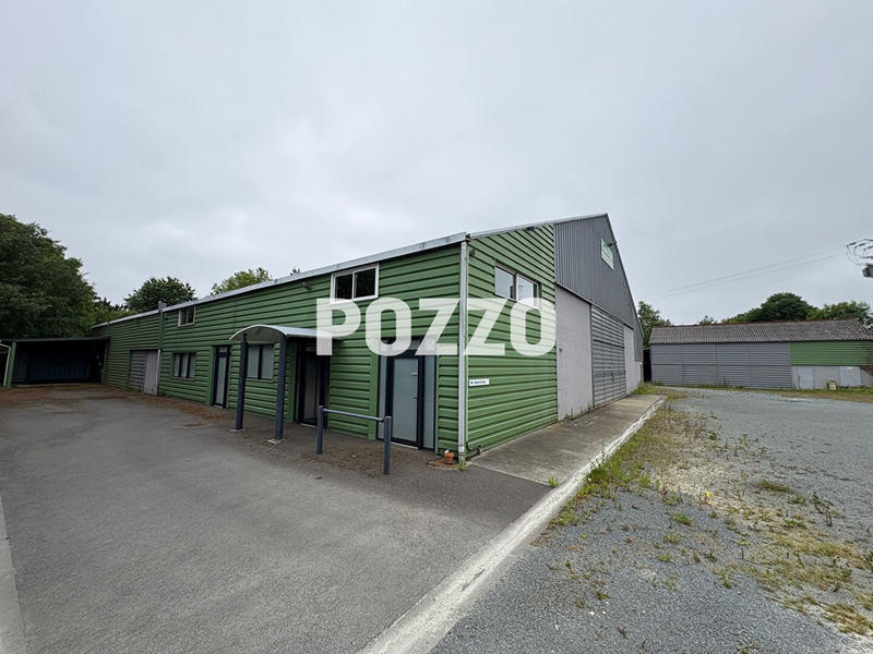 Local d'activité / Entrepôt - 1 700 m² - 5 pièces