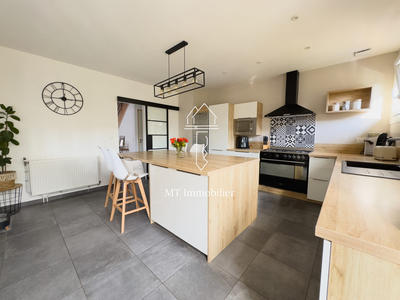 Maison - 181 m² - 7 pièces