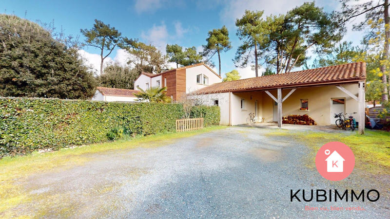 Maison traditionnelle - 175 m² - 8 pièces