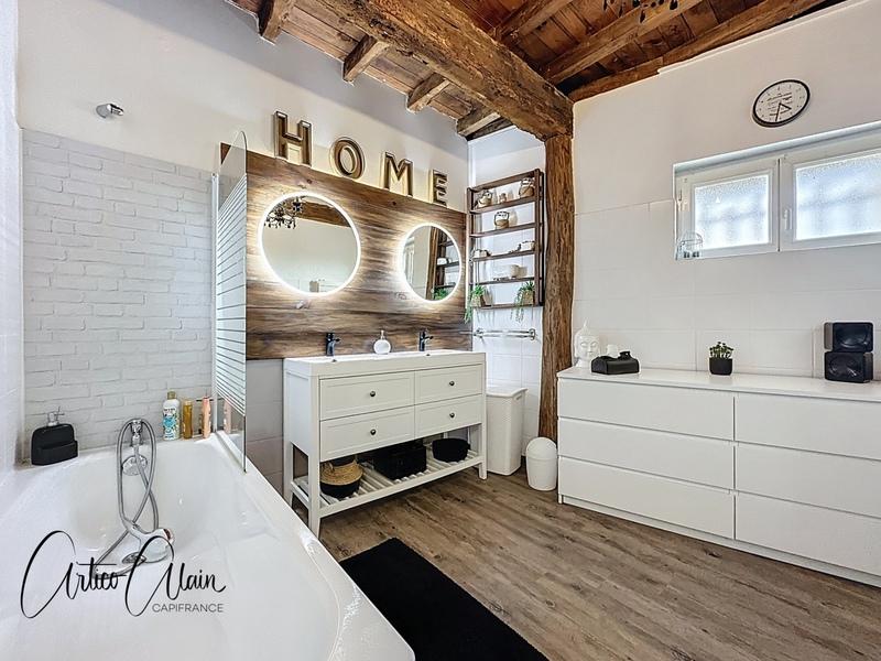 Maison - 271 m² - 9 pièces