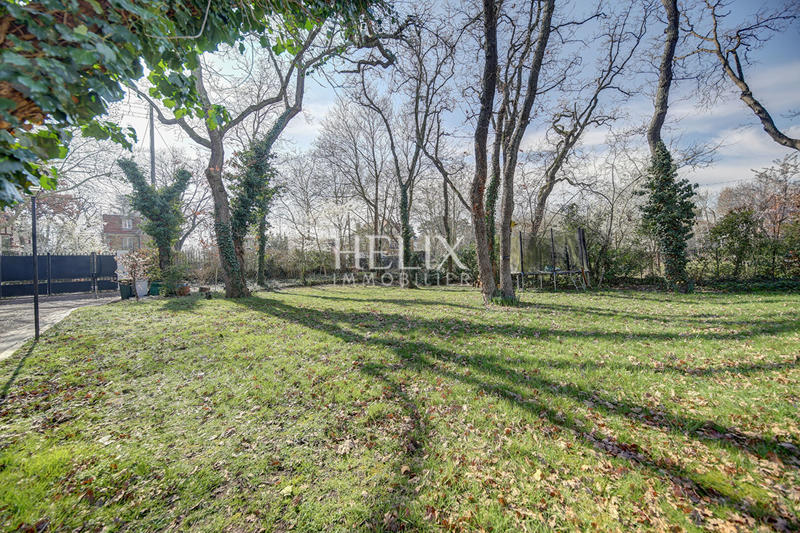 Maison - 250 m² - 8 pièces