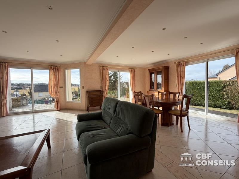 Maison - 180 m² - 6 pièces